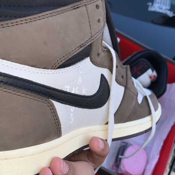 Jordan 1 Travis Scott - Picture 2 of 5